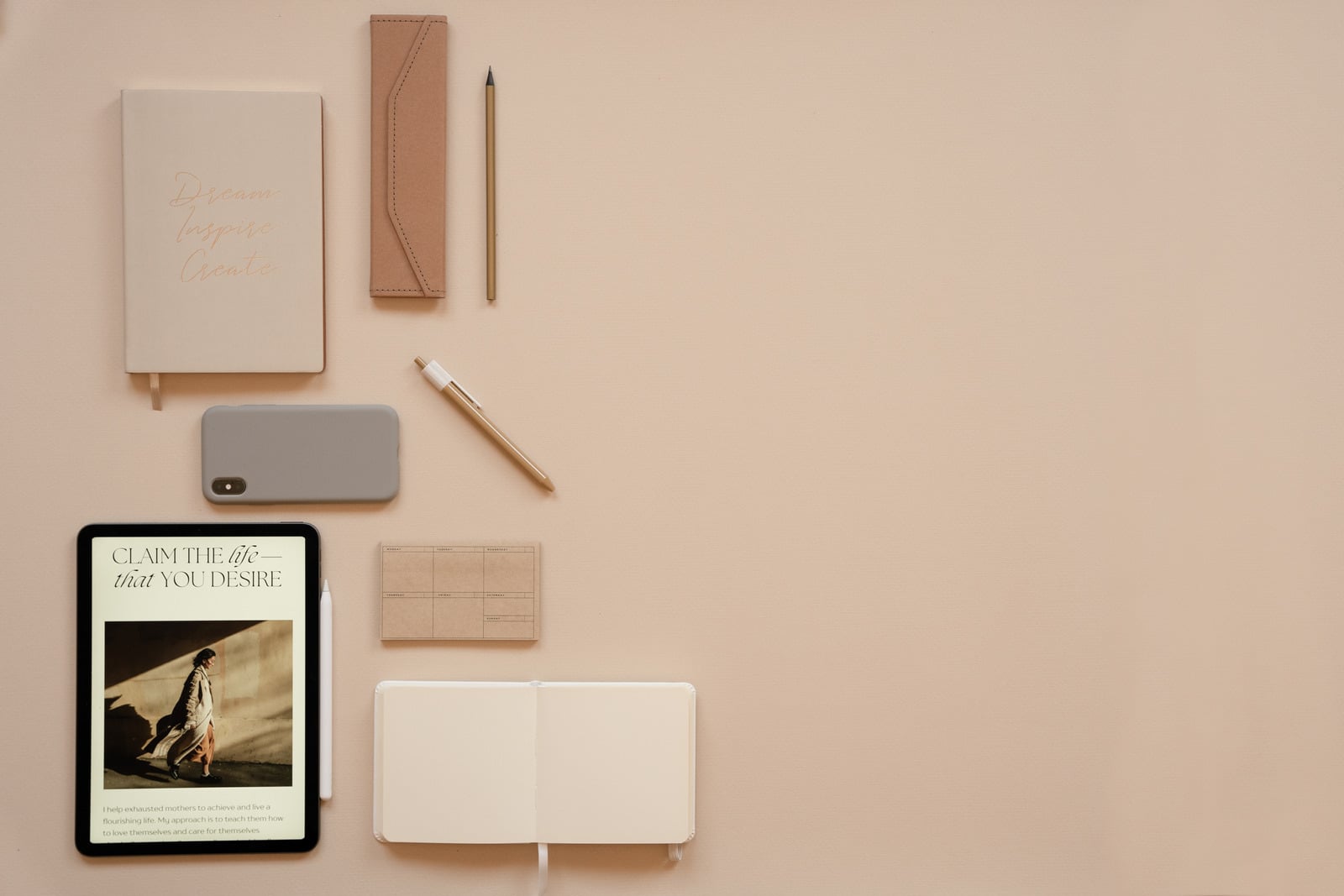 Workspace flatlay